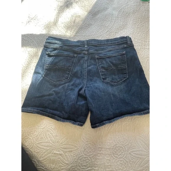 Lucky Brand The Roll Up Denim Shorts Dark Wash Womens Size 14 32 - Picture 3 of 13